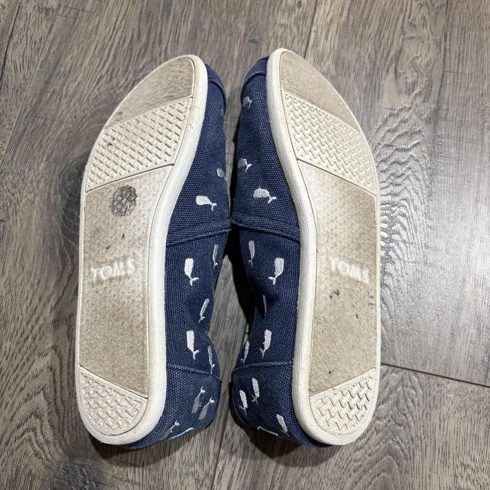 TOMS Oceana Shoes Womens Size 6.5‎ Blue Whale Print Canvas Slip On Flats - Picture 8 of 9